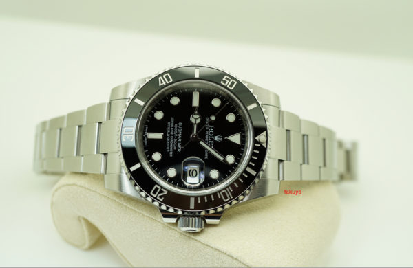 Rolex 116610LN SUBMARINER CERAMIC DATE RANDOM SERIAL WARRANTY FULL SET