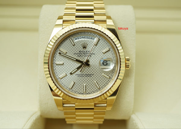 MINT Rolex 228238 18K YELLOW GOLD DAY DATE 40MM SILVER MOTIF DIAL WARRANTY FULL SET