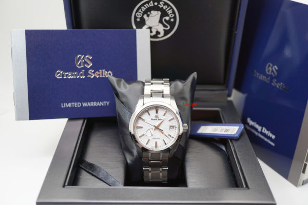 BRAND NEW Grand Seiko SPRING DRIVE SNOWFLAKE DIAL TITANIUM SBGA211 COMPLETE SET