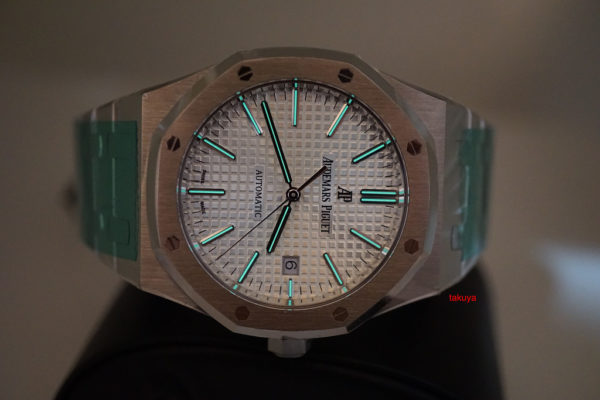 BRAND NEW Audemars PIGUET 15400ST ROYAL OAK SS SILVER DIAL 41MM 2019 SEALED FULL SET