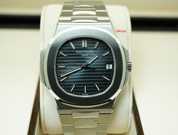 Patek PHILIPPE 5711 NAUTILUS BLUE DIAL SS 40MM COMPLETE SET