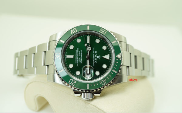 Rolex 116610LV SUBMARINER CERAMIC GREEN HULK RANDOM 2018 WARRANTY COMPLETE SET