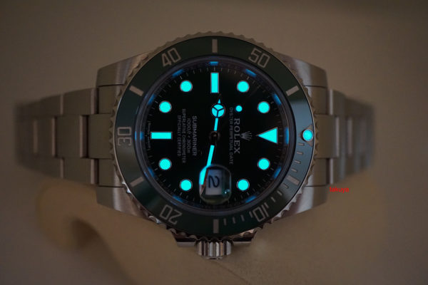 Rolex 116610LV SUBMARINER CERAMIC GREEN HULK RANDOM 2018 WARRANTY COMPLETE SET