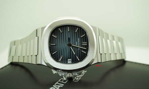 Patek PHILIPPE 5711 NAUTILUS BLUE DIAL SS 40MM COMPLETE SET