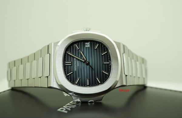 Patek PHILIPPE 5711 NAUTILUS BLUE DIAL SS 40MM COMPLETE SET