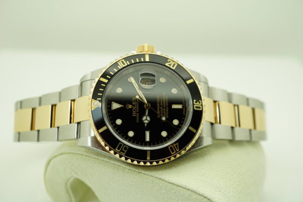 Rolex 16613 SUBMARINER 18K YG/STEEL BLACK DIAL 40MM Z SERIAL FULL SET