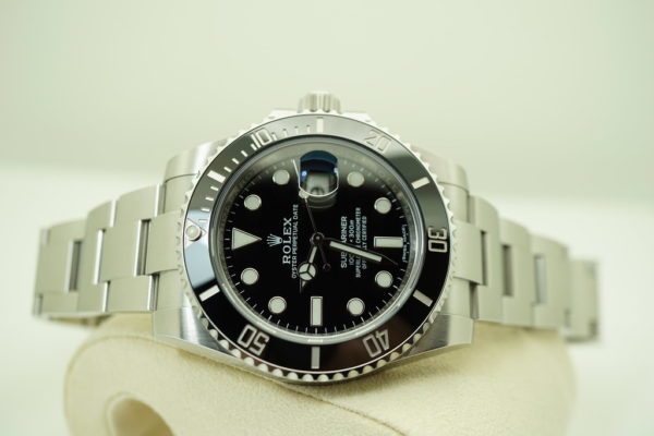 Rolex 116610LN SUBMARINER CERAMIC DATE RANDOM SERIAL 2018 WARRANTY FULL SET