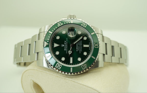 Rolex 116610LV SUBMARINER CERAMIC GREEN DIAL HULK RANDOM WARRANTY COMPLETE SET