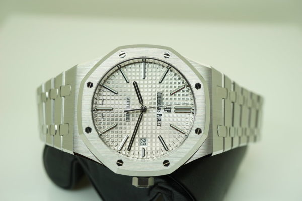 MINT Audemars PIGUET 15400ST ROYAL OAK SILVER DIAL 41MM 2018 WARRANTY FULL SET