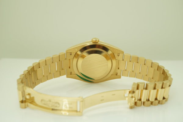 Rolex 228238 18K YELLOW GOLD DAY DATE 40MM CHAMPAGNE ROMAN DIAL WARRANTY FULL SET