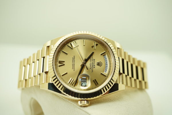 Rolex 228238 18K YELLOW GOLD DAY DATE 40MM CHAMPAGNE ROMAN DIAL WARRANTY FULL SET