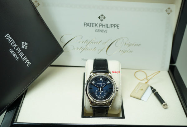 Patek PHILIPPE 5205G 18K WHITE GOLD BLUE DIAL ANNUAL CALENDAR 2019 COMPLETE SET