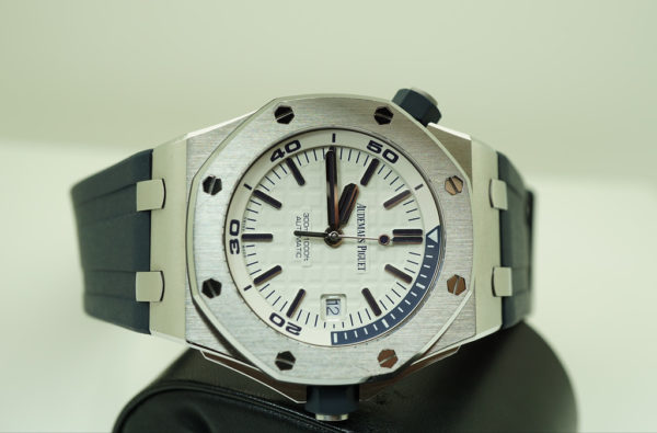 Audemars PIGUET ROYAL OAK OFFSHORE DIVER WHITE BLUE DIAL BOUTIQUE 2018 15710ST