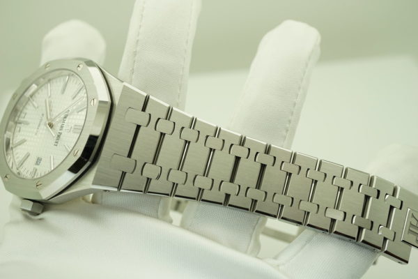 Audemars PIGUET 15400ST ROYAL OAK SS SILVER DIAL 41MM 2018 WARRANTY FULL SET