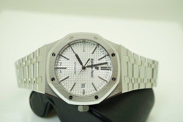 Audemars PIGUET 15400ST ROYAL OAK SS SILVER DIAL 41MM 2018 WARRANTY FULL SET