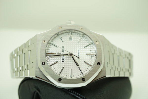 Audemars PIGUET 15400ST ROYAL OAK SS SILVER DIAL 41MM 2018 WARRANTY FULL SET