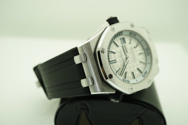 Audemars PIGUET ROYAL OAK OFFSHORE DIVER WHITE DIAL 15710ST SERVICED FULL SET