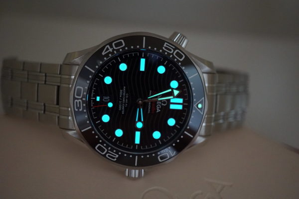 Omega SEAMASTER DIVER 300M CO-AXIAL MASTER SS BLACK WAVE DIAL 42MM 2019 WARRANTY FULL SET