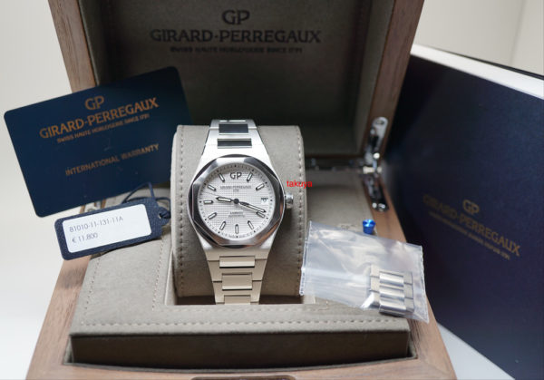 Girard Perregaux LAUREATO STEEL SILVER DIAL 42MM 2019 WARRANTY FULL SET