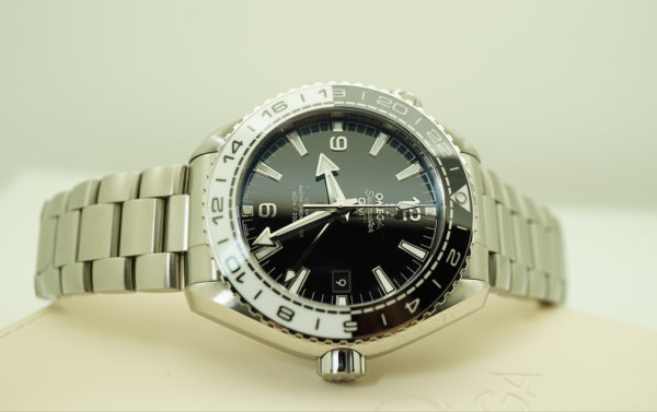 Omega PLANET OCEAN 600M CO-AXIAL GMT CERAMIC BLACK WHITE BEZEL 2019 WARRANTY FULL SET