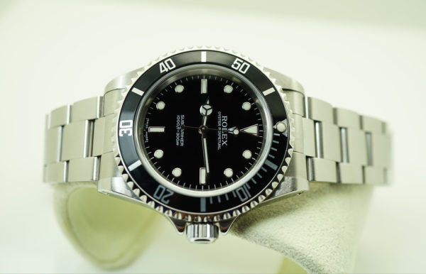 Rolex 14060M SUBMARINER NO DATE 2 LINER D SERIAL BOXES PAPER