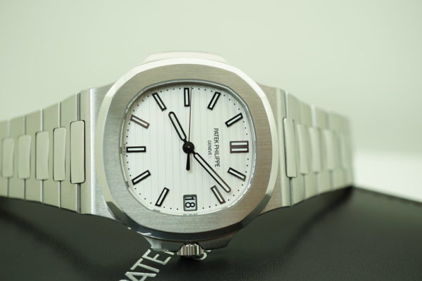 Patek PHILIPPE 5711/1A NAUTILUS WHITE DIAL SS 40MM FULL SET