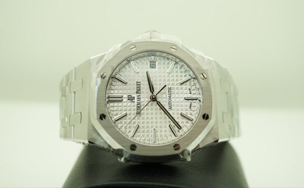 BRAND NEW Audemars PIGUET ROYAL OAK 15450ST WHITE DIAL 37MM 2019 COMPLETE SET