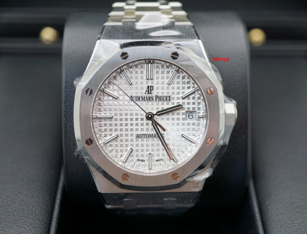 BRAND NEW Audemars PIGUET ROYAL OAK 15450ST WHITE DIAL 37MM 2019 COMPLETE SET