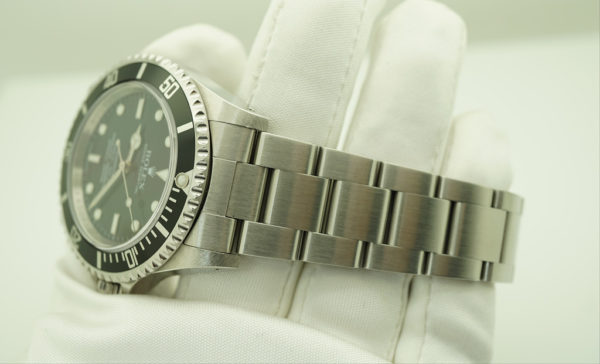 Rolex 14060M SUBMARINER NO DATE COSC DIAL RANDOM SERIAL 4 LINER FULL SET