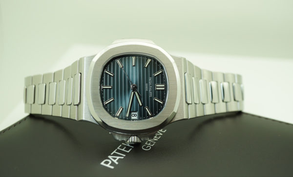 Patek PHILIPPE 5711/1A STEEL NAUTILUS BLUE DIAL 40MM PATEK SERVICED COMPLETE SET