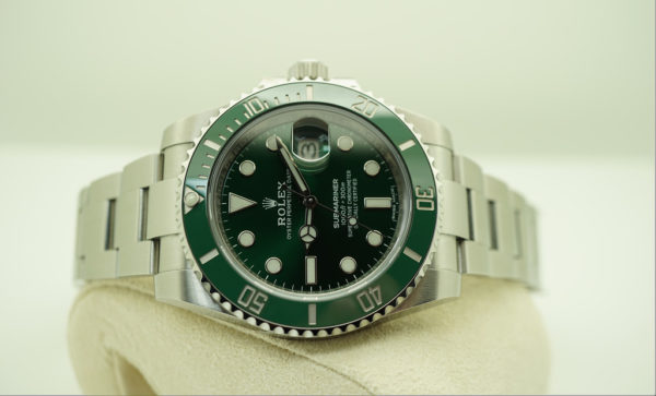 Rolex 116610LV SUBMARINER HULK CERAMIC GREEN DIAL RANDOM 2019 WARRANTY FULL SET