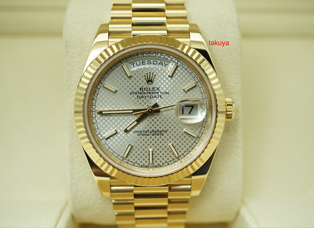 rolex day date 40mm yellow gold