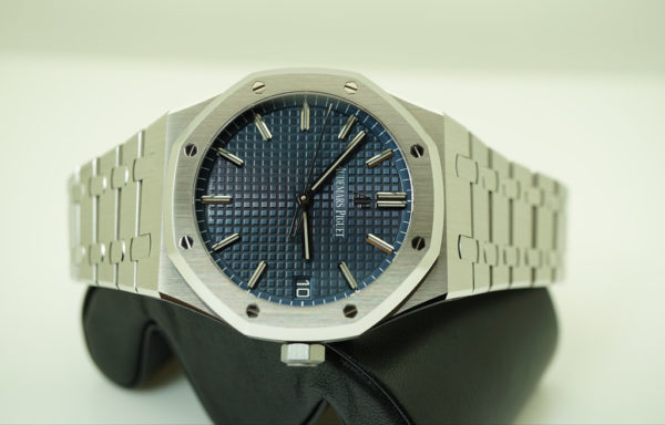 MINT Audemars PIGUET ROYAL OAK 15500ST BLUE DIAL 41MM 2019 WARRANTY FULL SET