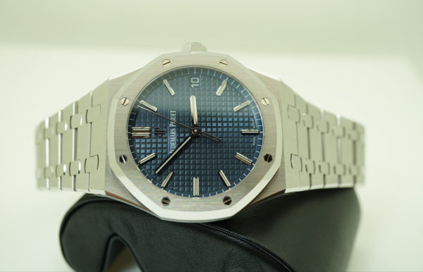 MINT Audemars PIGUET ROYAL OAK 15500ST BLUE DIAL 41MM 2019 WARRANTY FULL SET