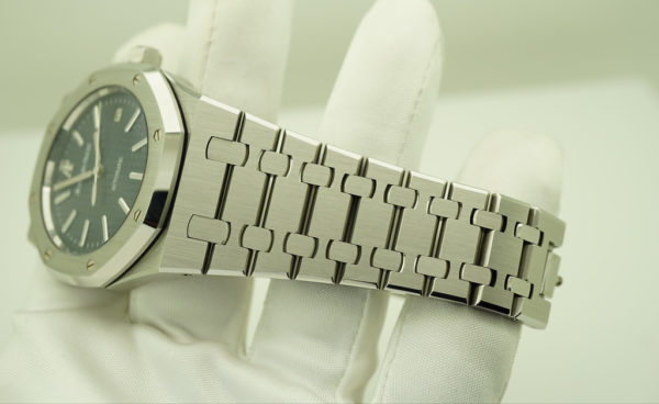 Audemars PIGUET ROYAL OAK 15300ST BLUE DIAL 39MM H SERIES BOXES PAPER - Image 5