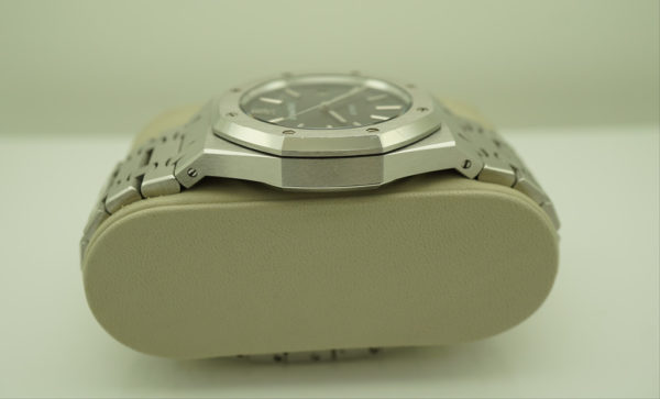 Audemars PIGUET ROYAL OAK 15300ST BLACK DIAL G SERIAL 39MM FULL SET - Image 4