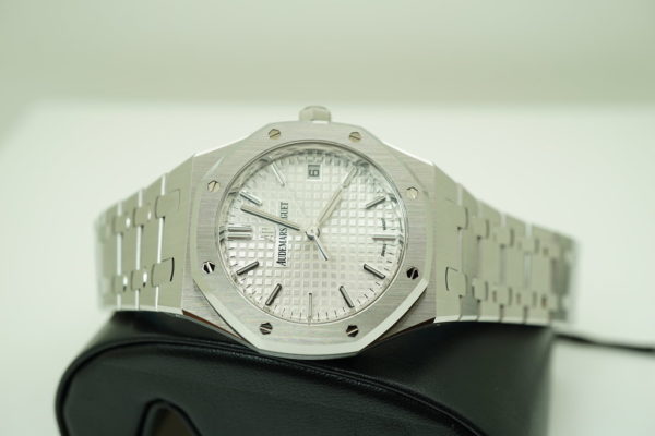 BRAND NEW Audemars PIGUET ROYAL OAK 77350ST WHITE DIAL 34MM 2020 MODEL COMPLETE SET - Image 11