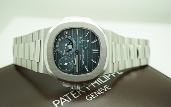 MINT Patek PHILIPPE 5712 STEEL NAUTILUS BLUE DIAL MOONPHASE 2019 FULL SET - Image 10