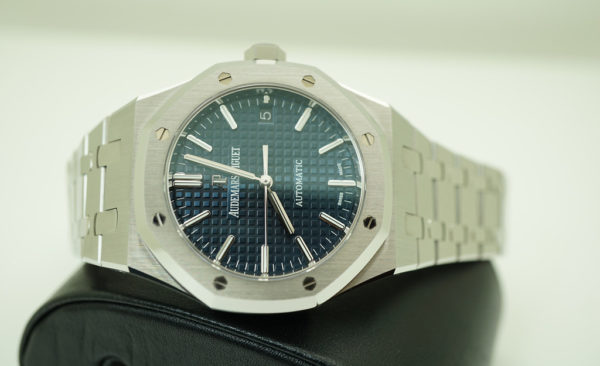 Audemars PIGUET ROYAL OAK 15450ST BOUTIQUE BLUE DIAL 37MM 2020 FULL SET - Image 11
