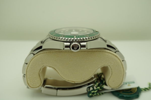 BRAND NEW Rolex 116610LV SUBMARINER GREEN DIAL HULK 2020 COMPLETE SET - Image 3