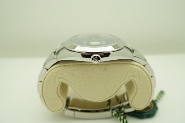BRAND NEW Rolex 126300 DATEJUST 41 BLUE ROMAN DIAL OYSTER BAND 2020 FULL SET - Image 3