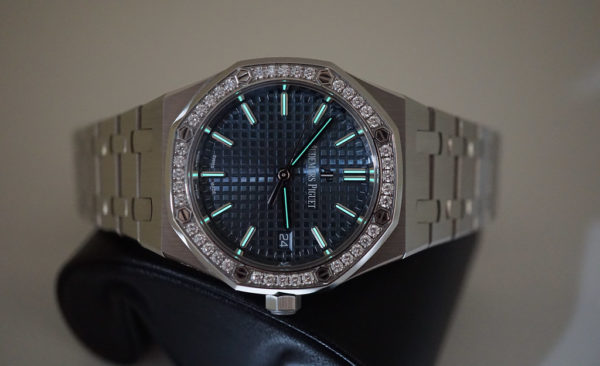BRAND NEW Audemars PIGUET ROYAL OAK 77351 BLUE DIAL DIAMOND BEZEL 34MM 2020 FULL SET - Image 12