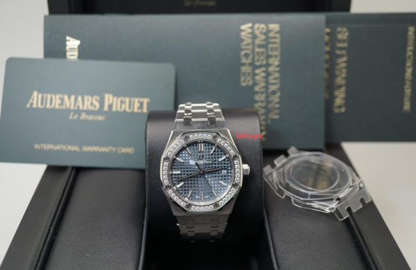 BRAND NEW Audemars PIGUET ROYAL OAK 77351 BLUE DIAL DIAMOND BEZEL 34MM 2020 FULL SET - Image 2