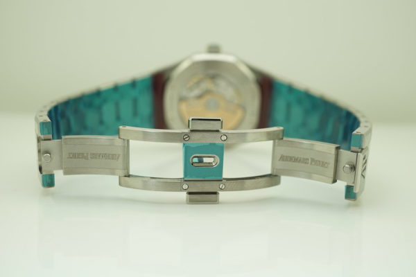 BRAND NEW Audemars PIGUET ROYAL OAK 77351 BLUE DIAL DIAMOND BEZEL 34MM 2020 FULL SET - Image 8