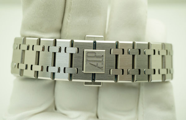 BRAND NEW Audemars PIGUET ROYAL OAK 77351 BLUE DIAL DIAMOND BEZEL 34MM 2020 FULL SET - Image 7