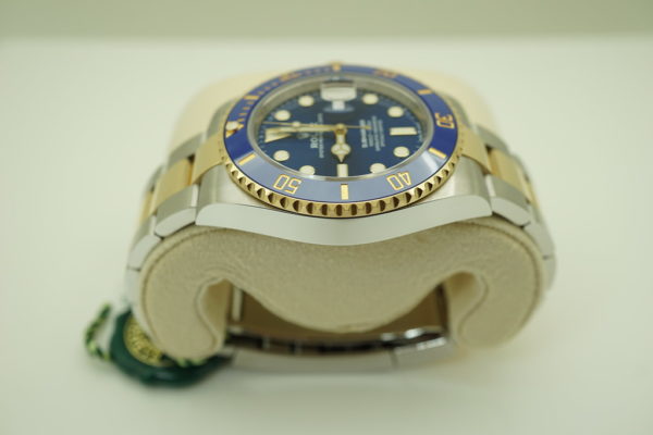 BRAND NEW Rolex 126613LB SUBMARINER 18K YELLOW GOLD STEEL BLUE DIAL 41MM 2020 MODEL - Image 4
