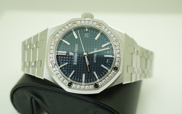 MINT Audemars PIGUET ROYAL OAK 15451 DIAMOND BEZEL BLUE DIAL 37MM 2020 FULL SET - Image 10