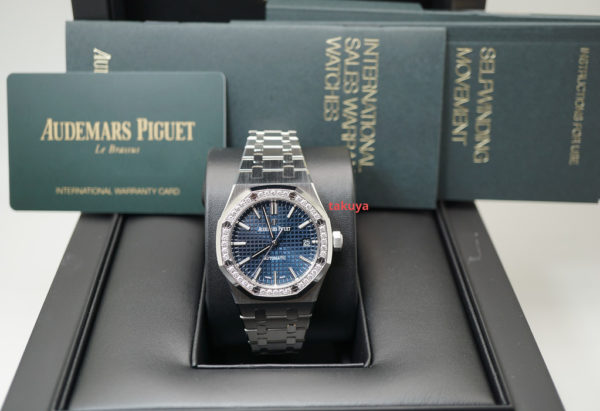 MINT Audemars PIGUET ROYAL OAK 15451 DIAMOND BEZEL BLUE DIAL 37MM 2020 FULL SET - Image 2