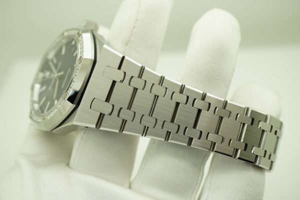 MINT Audemars PIGUET ROYAL OAK 15451 DIAMOND BEZEL BLUE DIAL 37MM 2020 FULL SET - Image 5