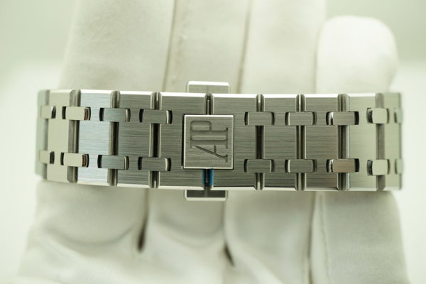 MINT Audemars PIGUET ROYAL OAK 15451 DIAMOND BEZEL BLUE DIAL 37MM 2020 FULL SET - Image 7